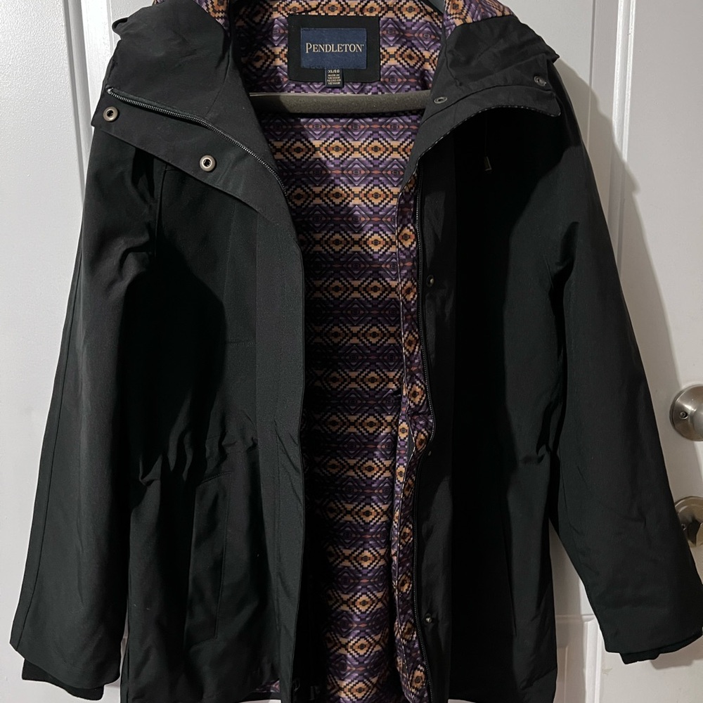 Women’s Pendleton Black Ski Jacket with Hood and Colorful Lining Size XL